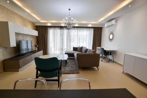 Χώρος καθιστικού στο Swieqi, Luxury Apartment, 3BD - 2 BH, Sleeps 6