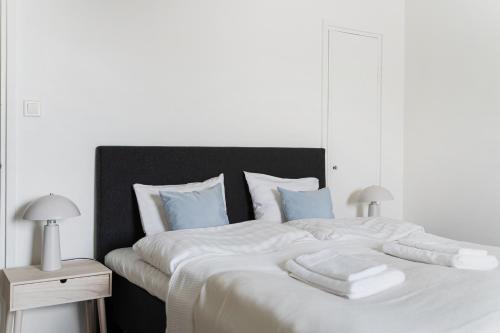 Katil atau katil-katil dalam bilik di Come in! "Voima" Two rooms apartment in historical building 200m from railwaystation