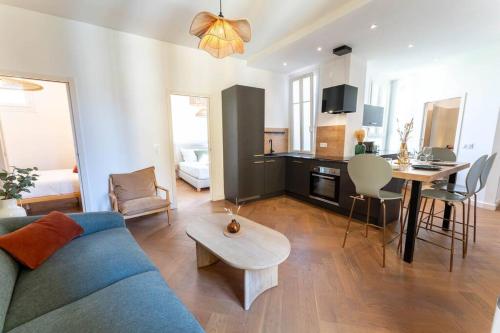 Superbe appartement deux chambres, centre proche port