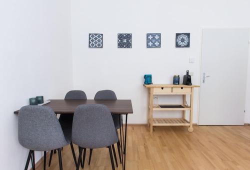 josef's home I Tiny Bird Apartment I UNO-City