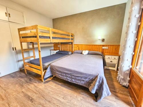 a bedroom with a bunk bed with a ladder at Hotel Casa Morlans 3000 in Panticosa