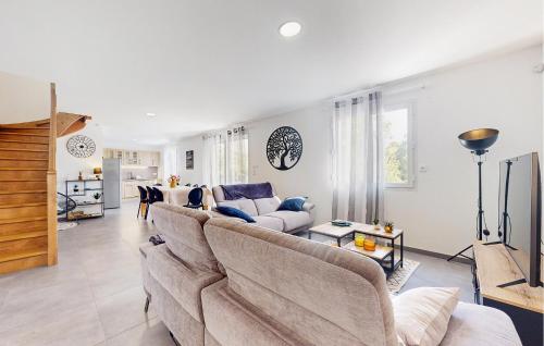 Posezení v ubytování 4 Bedroom Amazing Home In Sanilhac