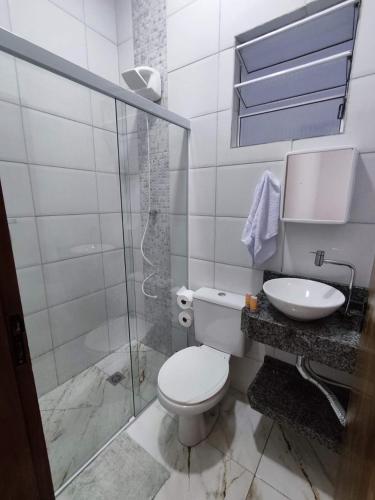 Bilik mandi di Suíte Studio no Centro Histórico, Próxima à Beira Mar
