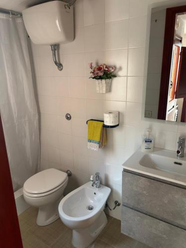 a bathroom with a toilet and a sink at Villa Matteo sea view in Torre delle Stelle