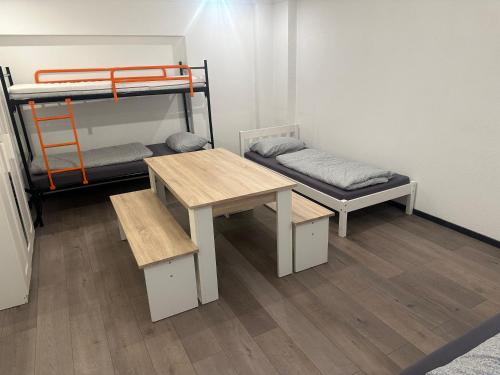 Un pat sau paturi într-o cameră la Ferienwohnung FLOTT