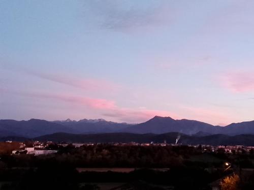 a view of a city and mountains at sunset at Pyrenees Vue - Vues Fantastique, Calme, Jardin, Piscine, Parking Gratuit Sur Place in Saint-Gaudens