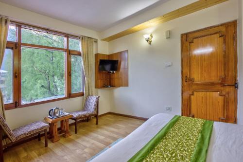 TV a/nebo společenská místnost v ubytování Thrill Nature Cottage