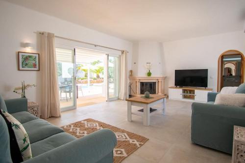 Pomba beautifully renovated with heated pool!