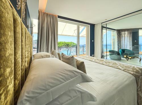 Кровать или кровати в номере Cala del Porto Punta Ala - Preferred Hotels