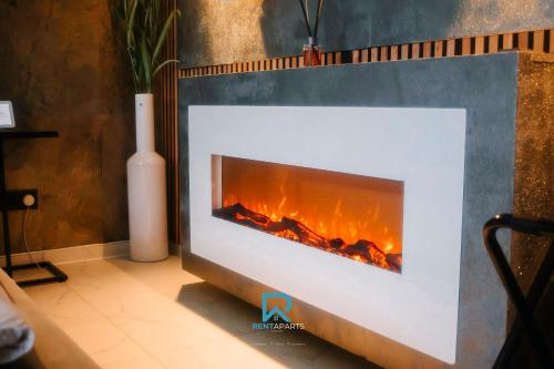 a fireplace with a fire in it in a room at Airport Apart Exklusiv Apartment mit eigenem Whirpool 2,5 km vom Flughafen Nürnberg in Nürnberg