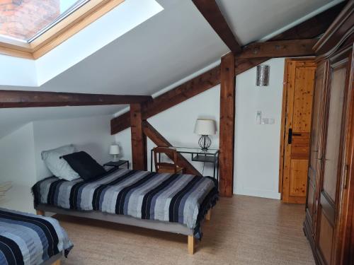 Postel nebo postele na pokoji v ubytování Espace Beléverte Bussière 1 Tamaris appartement meublé de 2 chambres
