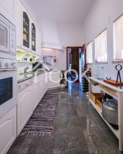 Dapur atau dapur kecil di The Lake House by NOOK