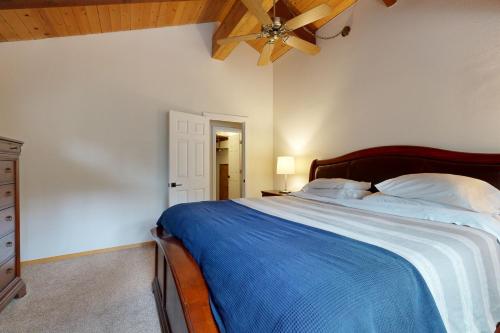 Ein Bett oder Betten in einem Zimmer der Unterkunft Spring Homesite #3