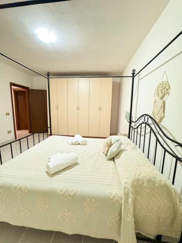 a bedroom with a large bed with towels on it at Casa Elisa in Padru