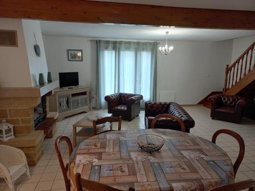 Χώρος καθιστικού στο Gîte des bords de l Eure 4 chambres 2 SDB et parking