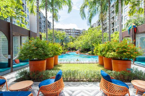 Bazén v ubytování La Habana Hua Hin by MKC Leisure Host nebo v jeho okolí