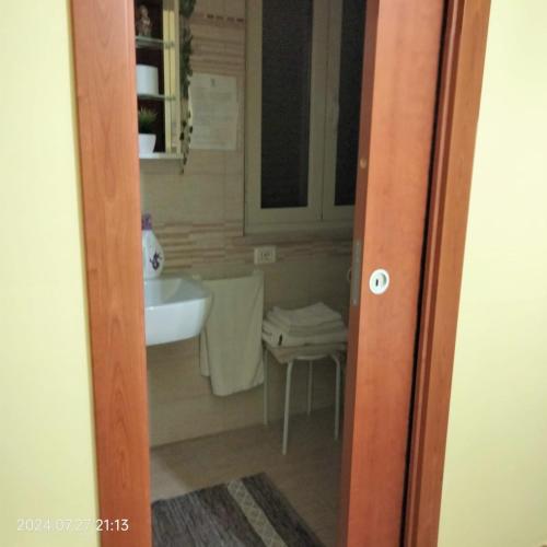 a door to a bathroom with a sink and a sink at Alfi beb in Le Torri