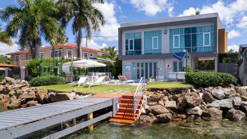 Gallery image of Ocean Front Luxury Villa with Pier and Heated Pool - Self Check In - VJ1 in Cabo Rojo