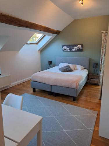 Postel nebo postele na pokoji v ubytování Coliving-Colocation du Châtelet