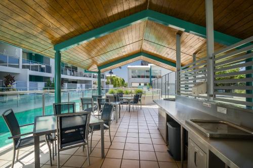 Kolam renang di atau dekat dengan Coolum Seaside Apartments