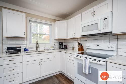 Dapur atau dapur kecil di Rest and Relaxation Z's at Slayton Lake