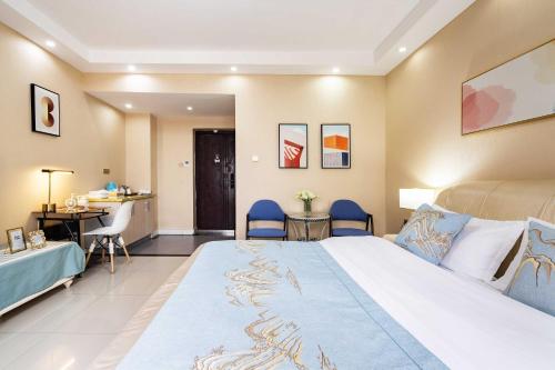 a bedroom with a large bed and a desk and chairs at Gaudi Hotel in Sha-p'ing-pa