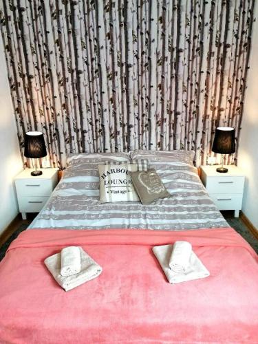 a bedroom with a bed with two towels on it at Lawendowy Zakątek Na Gwizdówce in Załakowo