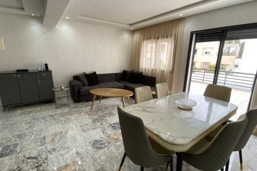 a living room with a table and a couch at Appartement neuf luxe OLM à Rabat in Rabat