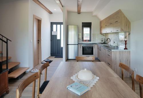 Η κουζίνα ή μικρή κουζίνα στο Green River Kupa Retreat House