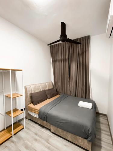 Ένα ή περισσότερα κρεβάτια σε δωμάτιο στο Midvalley Mosaic Grand Luxury 2BR 8pax
