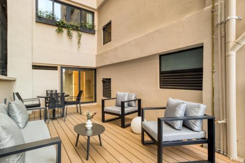 Χώρος καθιστικού στο Caliza Roma Residences by Tasman