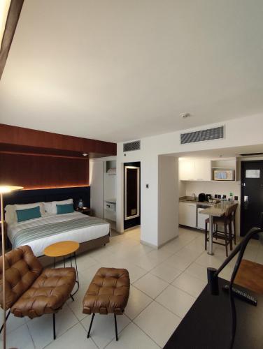 a bedroom with a bed and a table and chairs at Quality Hotel & Suítes São Salvador in Salvador