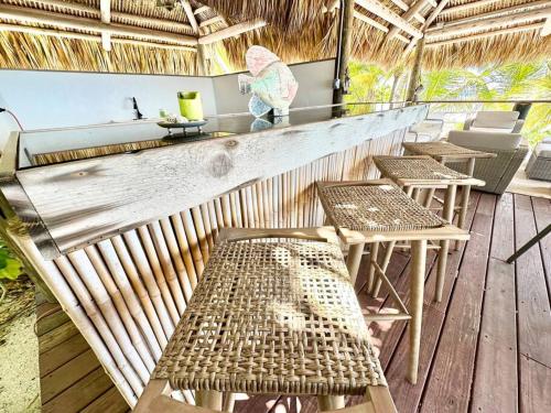 Εστιατόριο ή άλλο μέρος για φαγητό στο Bungalows Beach Key West - Hemingway