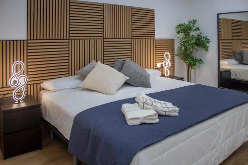 a bedroom with a large bed with towels on it at Acogedor estudio en el Centro de Valencia in Valencia