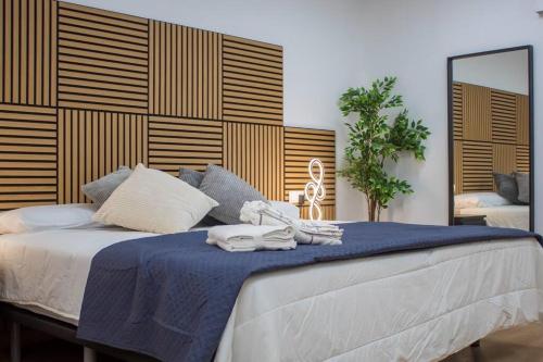 a bedroom with a large bed with towels on it at Acogedor estudio en el Centro de Valencia in Valencia