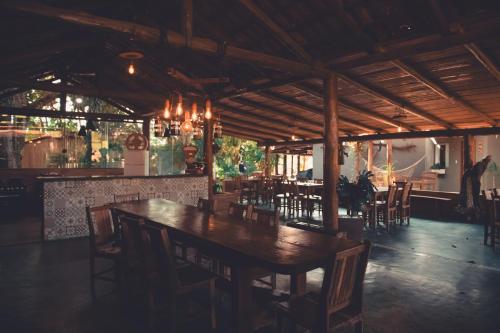 a dining room with a wooden table and chairs at Pousada Chalés do Rancho Canastra in Vargem Bonita