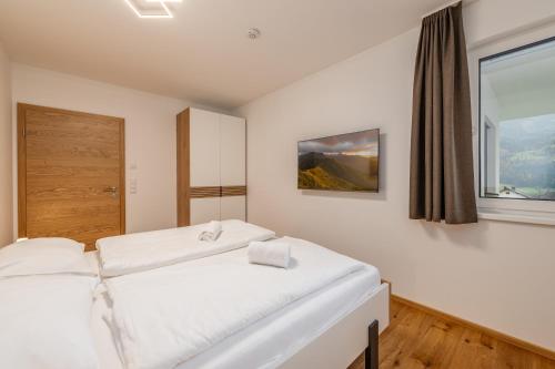 a bedroom with two beds and a window at Garden AlpinApartment - by myNests in Assach