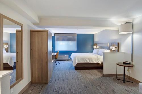 a hotel room with a bed and a desk at Holiday Inn Express Portland East - Columbia Gorge by IHG in Troutdale