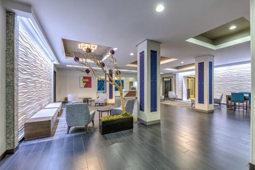 a lobby of a hospital with a waiting room at Holiday Inn Express & Suites Amarillo West by IHG in Amarillo