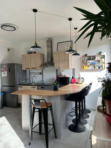 Dapur atau dapur kecil di Duplex 65m2 lumineux avec vue sur le chateau 3 étoiles