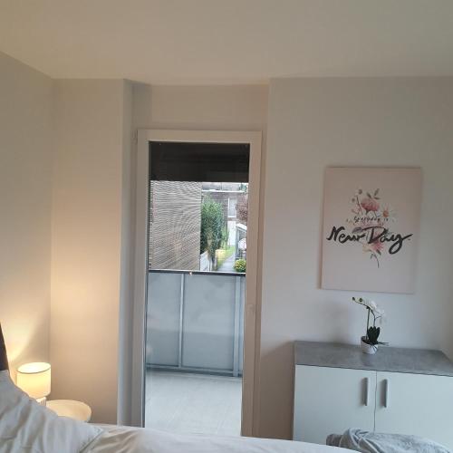 a bedroom with a bed and a view of a window at Primelweg Apartments in Graz