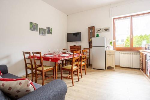 Η κουζίνα ή μικρή κουζίνα στο Lussuosa Suite in Montagna con WIFi e Netflix