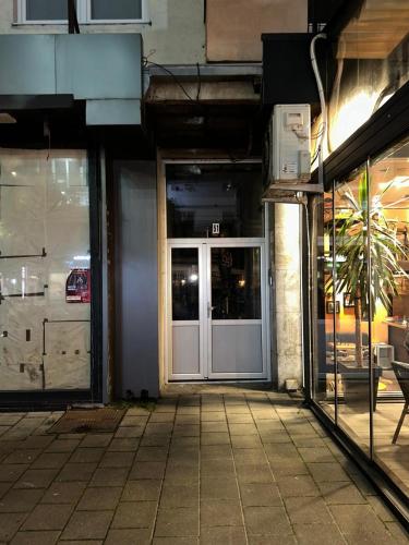 an entrance to a building with a glass door at Apartmani HANI in Novi Pazar