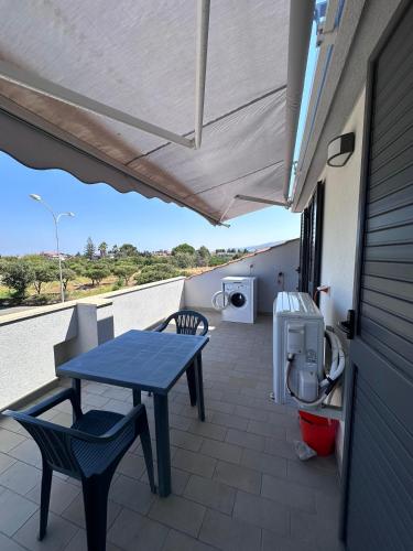 a patio with a table and chairs on a balcony at DA VINCENZO in Marina di Davoli