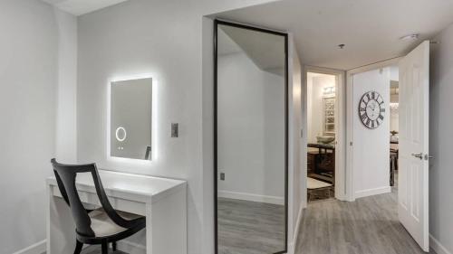 Gambar di galeri bagi Comfort and Style in the Phoenix Biltmore Area! di Phoenix
