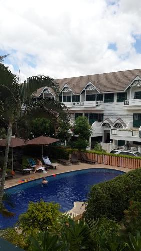 Piscina a Jon Thaihouse o a prop