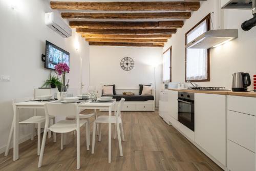 Kuchyň nebo kuchyňský kout v ubytování Suite Terrazza con idromassaggio