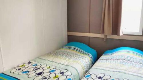 two pillows sitting in a corner of a room at Camping 4 étoiles - eebaeh in Hyères