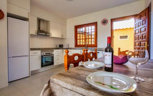 Bungalow moderno con terraza privada y BBQ a 5 min de la playa