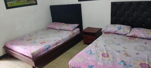 Postel nebo postele na pokoji v ubytování Hotel Eje Cafetero